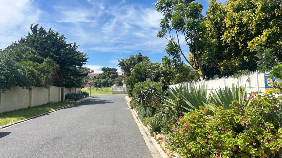 To Let 3 Bedroom Property for Rent in Capri Western Cape